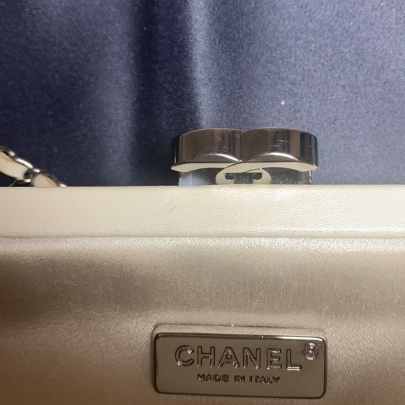 Chanel Ruched Lambskin clutch - Picture 5 of 8